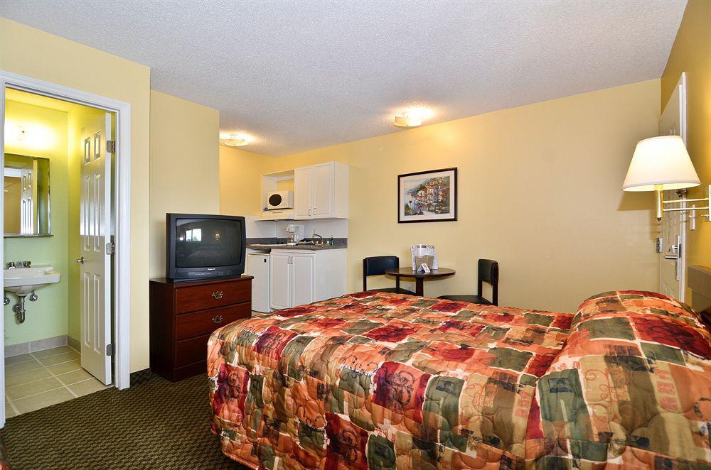 Suburban Studios Charlotte-Ballantyne Пайнвилл Экстерьер фото